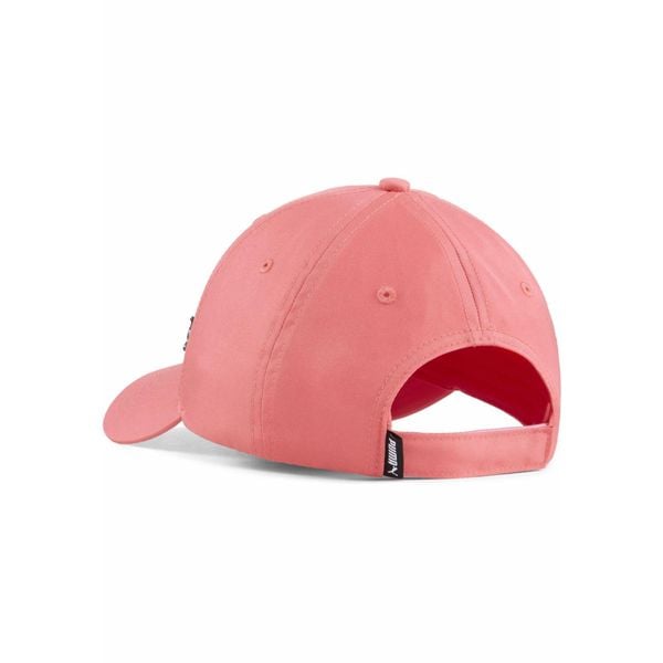 Młodzieżowa czapka z daszkiem ESS Metal PUMA Cat PUMA Peach Frost Red. Czerwona czapki z daszkiem Puma, bez wzorów, klasyczne. Za 48.99 zł.