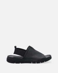 CZARNE SANDAŁY W SPORTOWYM STYLU 12362S SOFT NERO. Czarne sandały Venezia, bez wzorów, ze skóry, sportowe, bez obcasa, bez zapięcia. Za 239.00 zł.