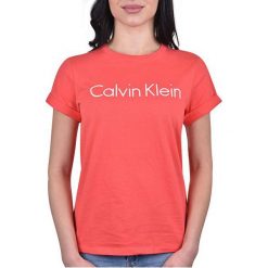 Calvin Klein T-shirt damski SS Top Pink mango QS5789E WM1 (rozmiar S). Różowe t-shirty Calvin Klein, s, bez wzorów, z bawełny, bez kołnierzyka, bez ramiączek. W wyprzedaży za 122.00 zł.