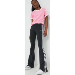 Adidas Originals spodnie damskie kolor czarny dzwony medium waist. Czarne spodnie materiałowe adidas Originals, z aplikacjami, z materiału. Za 199.99 zł.