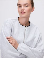 Bluza ze ściągaczem - jasnoszary. Szare bluzy Reserved, l, bez wzorów, z bawełny, bez ramiączek, bez kaptura. W wyprzedaży za 79.99 zł.