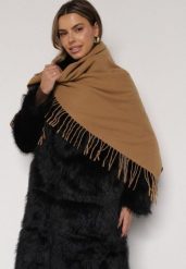 Jasnobrązowy Trójkątny Szalik Zdobiony Frędzlami Vetifara. Brązowe szaliki i kominy Born2be, na zimę, z aplikacjami, z jeansu, eleganckie. Za 34.99 zł.