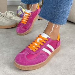 Fuksja skórzane półbuty damskie S.Barski 7059. Czerwone półbuty wsuwane S.BARSKI, na jesień, bez wzorów, z jeansu, casualowe, bez obcasa, na płaskiej podeszwie. Za 249.00 zł.