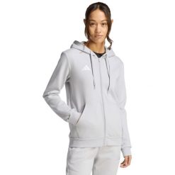Bluza damska adidas Entrada 26 Full Zip Hoodie. Szare bluzy z kapturem adidas, bez wzorów, z bawełny, z kapturem, na fitness i siłownię. Za 146.99 zł.