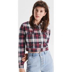 Krótka kurtka o klasycznym kroju - Fioletowy. Kurtki marki Cropp. Za 129.99 zł.