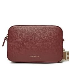 Torebka Coccinelle. Czerwone listonoszki Coccinelle, bez wzorów, bez dodatków. Za 599.99 zł.