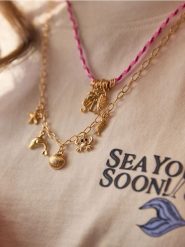 Zestaw naszyjników z morskim motywem 2 pack - wielobarwny. Zielone naszyjniki Sinsay. Za 15.99 zł.