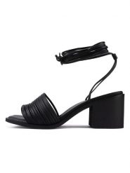 Loft37 Skórzane sandały w kolorze czarnym rozmiar: 41. Czarne sandały loft37, bez wzorów, z otwartym noskiem, bez obcasa, na koturnie, bez zapięcia. Za 304.99 zł.