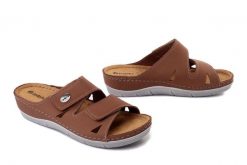 Inblu OE-1GU 021 camel, klapki damskie. Brązowe klapki Inblu, bez wzorów, ze skóry, bez obcasa, na koturnie, bez zapięcia. Za 125.90 zł.