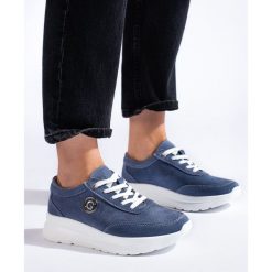 Niebieskie skórzane buty sportowe. Niebieskie buty treningowe bez wzorów, bez zapięcia. Za 234.59 zł.