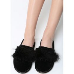 Czarne Kapcie Drive All Night. Kapcie marki Cropp. Za 49.99 zł.