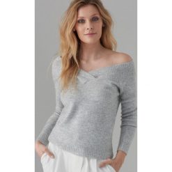 Sweter z dekoltem carmen - Szary. Szare swetry Mohito, l, bez wzorów, bez ramiączek. Za 119.99 zł.