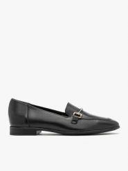 Czarne eleganckie mokasyny na płaskim spodzie. Czarne mokasyny Ryłko, z aplikacjami, ze skóry, z okrągłym noskiem. Za 379.99 zł.