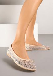 Beżowe Siateczkowe Balerinki Zdobione Cyrkoniami i Kokardką Revia. Brązowe baleriny Renee, z aplikacjami, z jeansu, eleganckie, bez obcasa, bez zapięcia. Za 79.99 zł.