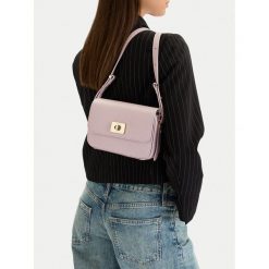 Torebka Nine West. Fioletowe listonoszki Nine West, bez wzorów, bez dodatków. Za 199.99 zł.