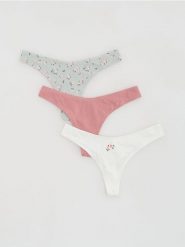 Bawełniane majtki stringi 3 pack - wielobarwny. Stringi Reserved, bez wzorów, z bawełny. Za 39.99 zł.