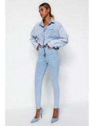 Trendyol Dżinsy - Skinny fit - w kolorze błękitnym rozmiar: 36. Niebieskie jeansy Trendyol, bez wzorów, klasyczne, z podwyższonym stanem. Za 83.03 zł.