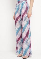 Niebiesko-Fioletowe Szerokie Spodnie z Siateczki w Abstrakcyjny Wzór Andiara. Niebieskie jeansy Born2be, l, bez wzorów, z jeansu. Za 129.99 zł.