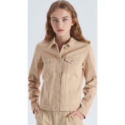 Kurtka jeansowa - Beżowy. Kurtki Cropp. W wyprzedaży za 59.99 zł.