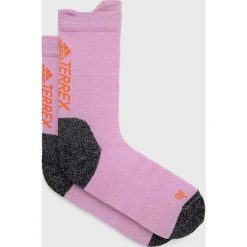 Adidas TERREX skarpetki. Czerwone skarpetki adidas TERREX, bez wzorów, z materiału. W wyprzedaży za 97.99 zł.