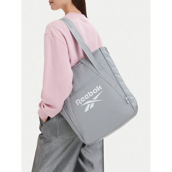 Torebka Reebok. Szare shopper bag Reebok, bez wzorów, bez dodatków. Za 129.99 zł.