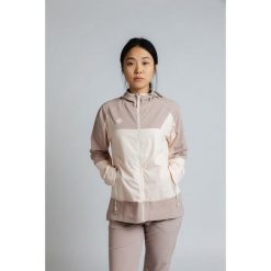 Lekka damska kurtka z kapturem do biegania i trekkingu BENICIA z rękawiczkami So. Czerwone kurtki do biegania IZAS, na zimę, xl, bez wzorów, z materiału, z kapturem, do biegania. Za 286.91 zł.