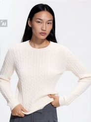 Sweter z domieszką wiskozy - kremowy. Białe swetry Reserved, l, bez wzorów, z dzianiny, bez ramiączek. Za 99.99 zł.