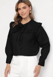 Czarna Bawełniana Koszula Retro z Ozdobnym Kołnierzykiem i Wiązaniem Ravselina. Czarne koszule Born2be, uniwersalny, bez wzorów, z bawełny, eleganckie, bez kołnierzyka, bez ramiączek. W wyprzedaży za 93.49 zł.