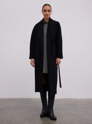 BGN Płaszcz przejściowy w kolorze czarnym rozmiar: 36. Czarne płaszcze BGN, bez wzorów, z wełny, bez kaptura. Za 436.14 zł.