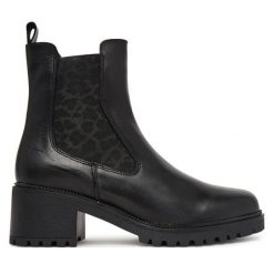 Botki Tamaris. Czarne botki Tamaris, bez wzorów, bez obcasa, na słupku, bez zapięcia. Za 469.99 zł.