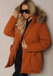 Brązowa Kurtka w Stylu Parka ze Ściągaczami w Talii i Odpinanym Kapturem z Futerkiem Fezirra. Brązowe kurtki Renee, l, bez wzorów, z jeansu, eleganckie. W wyprzedaży za 164.49 zł.
