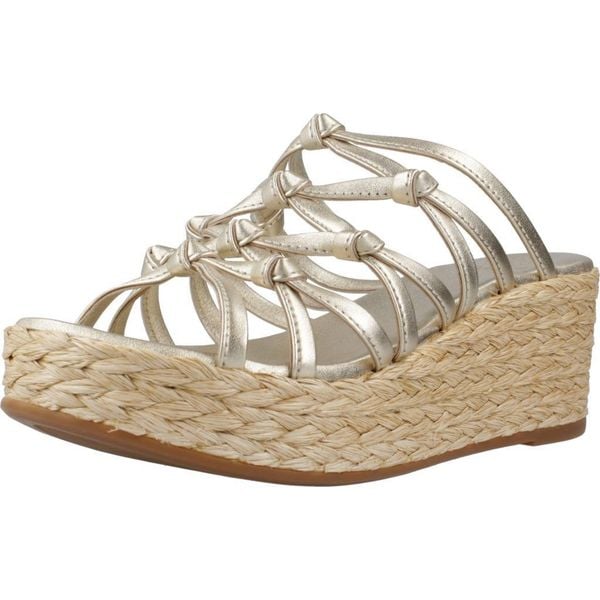 Sandały UNISA KOLBER LMT Złoty. Żółte sandały Unisa, bez wzorów, ze skóry, bez obcasa, bez zapięcia. Za 370.99 zł.