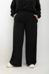 Oversizowe prążkowane czarne spodnie Good Day Ahead na gumce z kieszeniami Plus Size Oversize. Czarne spodnie dresowe Moda Size Plus Iwanek, bez wzorów, z dresówki, długie. Za 199.90 zł.