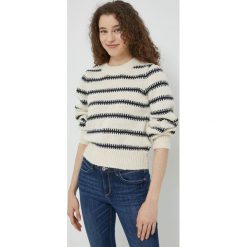 Pieces sweter damski kolor beżowy. Brązowe swetry Pieces, l, bez wzorów, z dzianiny, bez ramiączek. W wyprzedaży za 97.99 zł.