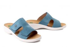 DR. BRINKMANN 700865-51 mittelblau, klapki damskie. Niebieskie klapki Dr. Brinkmann, bez wzorów, ze skóry, bez obcasa, bez zapięcia. Za 309.90 zł.