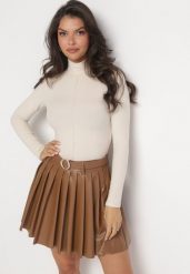 Jasnobeżowy Sweter Golf o Dopasowanym Kroju Ryler. Brązowe swetry Born2be, m, z aplikacjami, z jeansu, klasyczne, bez ramiączek. W wyprzedaży za 84.99 zł.