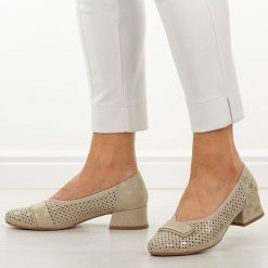 Złote ażurowe czółenka damskie na obcasie M.Daszyński Sa279-5. Żółte czółenka M.Daszyński, na lato, z aplikacjami, ze skóry, casualowe, z okrągłym noskiem, bez obcasa, na obcasie, bez zapięcia. W wyprzedaży za 179.10 zł.