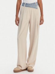 Desigual Spodnie materiałowe 26SWPW28 Beżowy Regular Fit. Brązowe spodnie materiałowe Desigual, bez wzorów, z materiału. Za 539.99 zł.