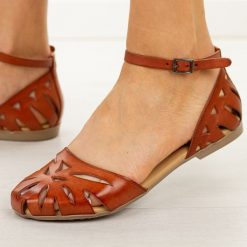 Brązowe skórzane sandały damskie Porronet 3100. Brązowe sandały Porronet, bez wzorów, z jeansu, casualowe, bez obcasa, na płaskiej podeszwie, bez zapięcia. Za 299.00 zł.