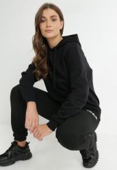 Czarna Bluza Kangurka z Polarem Fasa. Czarne bluzy bez kaptura Born2be, s, bez wzorów, z dzianiny, bez kaptura. Za 39.99 zł.