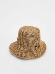 Pleciony kapelusz bucket - złamana biel. Kapelusze Reserved, bez wzorów. Za 99.99 zł.