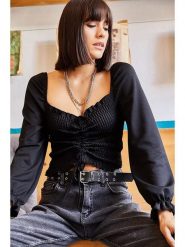 Olalook Bluzka w kolorze czarnym rozmiar: S. Czarne bluzki Olalook, s, bez wzorów, bez kołnierzyka, bez ramiączek. Za 60.99 zł.