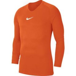 Koszulka Termoaktywna Juniorska Nike First Layer. Czerwone bielizna termoaktywna damska Nike, bez wzorów, bez ramiączek, do piłki nożnej. Za 109.99 zł.