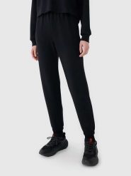 4F Spodnie dresowe w kolorze czarnym rozmiar: XL. Czarne spodnie dresowe 4f, bez wzorów, z dresówki. Za 87.45 zł.