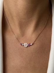 Les Petites Précieuses Pozłacany naszyjnik z elementem ozdobnym - dł. 40 cm rozmiar: onesize. Białe naszyjniki Les Petites Précieuses, z materiału, z cyrkonią, pozłacane. Za 201.55 zł.