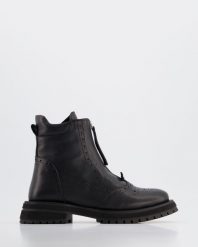 CZARNE BOTKI 0269102 BLACK. Czarne botki Venezia, bez wzorów, ze skóry, bez obcasa, bez zapięcia. Za 389.00 zł.