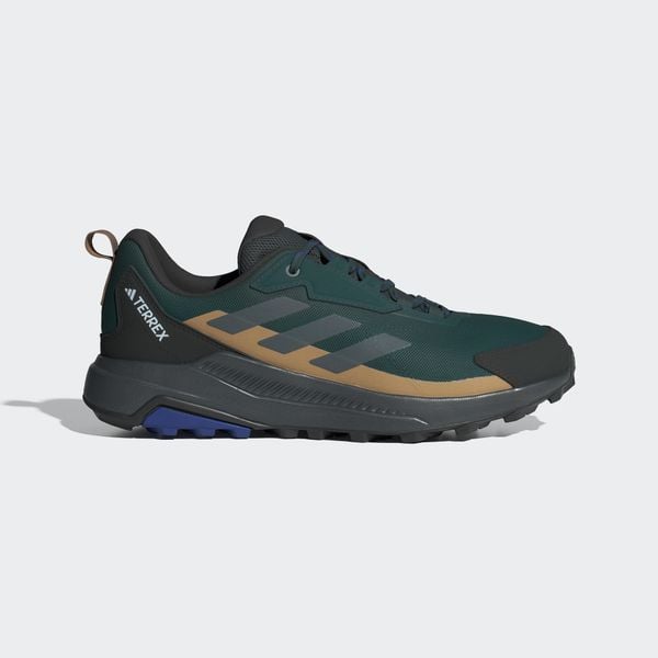 Buty Terrex Anylander Hiking. Brązowe buty trekkingowe adidas, z materiału, bez zapięcia. W wyprzedaży za 213.85 zł.