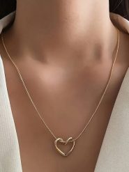 Luja Bijoux Pozłacany naszyjnik z zawieszką - dł. 42 cm rozmiar: onesize. Żółte naszyjniki Luja Bijoux, z materiału, pozłacane. Za 57.06 zł.