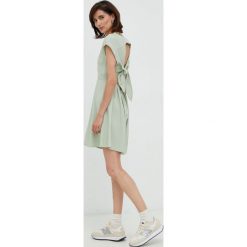 Vero Moda sukienka kolor zielony mini rozkloszowana. Zielone sukienki Vero Moda, l, bez wzorów, z wiskozy, bez kołnierzyka, bez ramiączek, mini, rozkloszowane. W wyprzedaży za 56.99 zł.