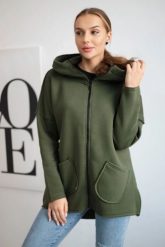 Bluza ocieplana z dłuższym tyłem i kieszeniami khaki. Brązowe bluzy KESI, l, bez wzorów, z bawełny, bez ramiączek, bez kaptura. Za 198.65 zł.